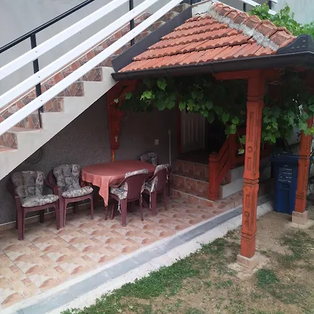 Stefke בית נופש Lucani